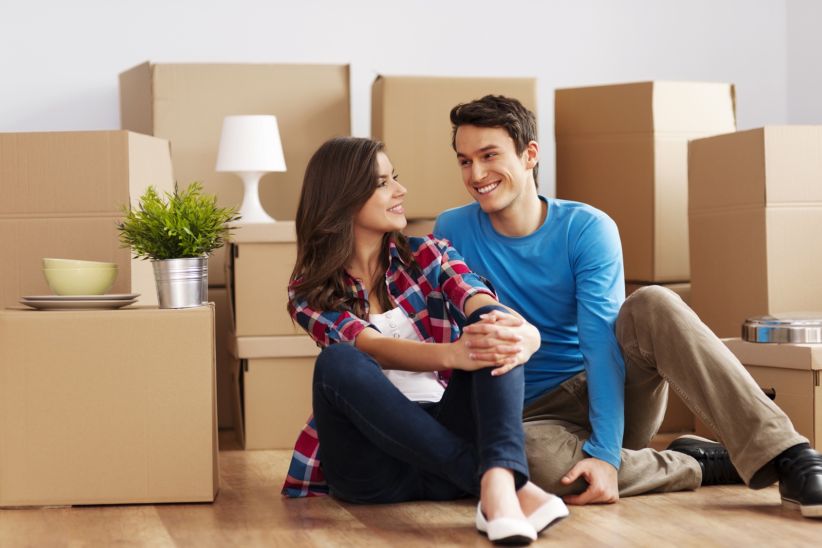 bigstock-Couple-moving-in-new-house-44159137
