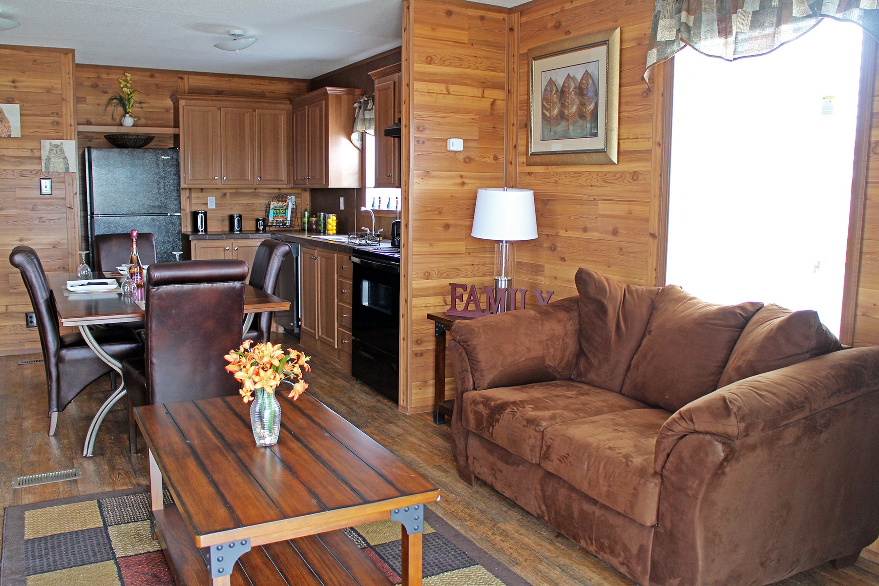 hunters-cabin-living-room3