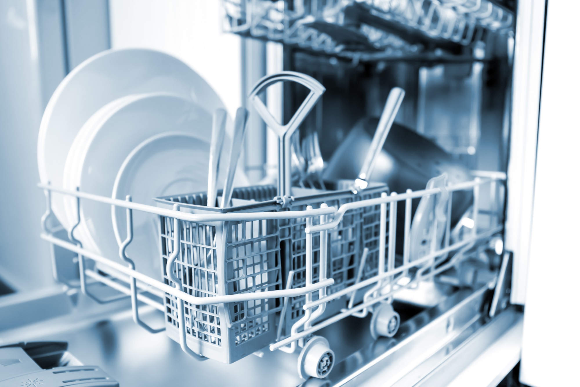 dishwasher-not-cleaning-dishes